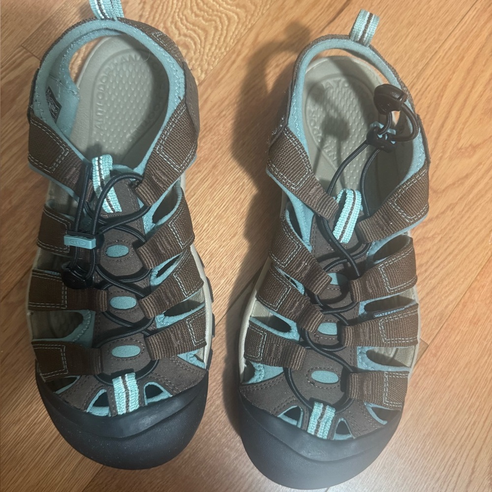 Keen brown and blue size 11